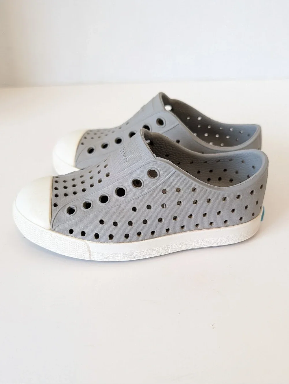 NATIVE Jefferson Child Size C7 Slip On Waterproof Shoes Gray